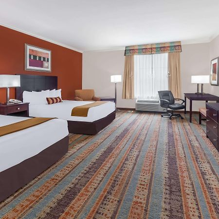 Baymont By Wyndham Henderson Hotel Buitenkant foto